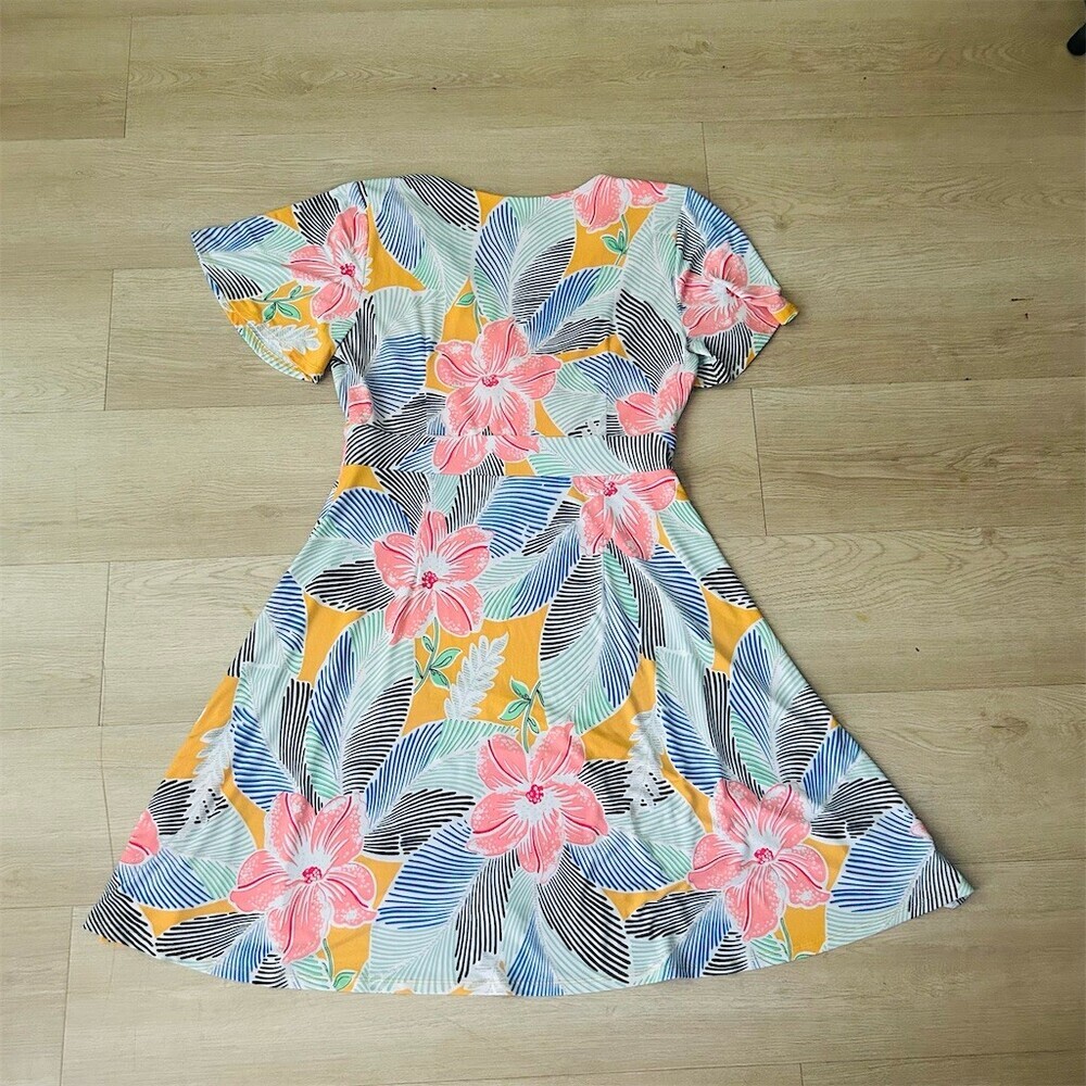 Ann Taylor Factory Dress Womens M Tropical Floral Leaf Faux Wrap Fit & - Picture 7 of 8
